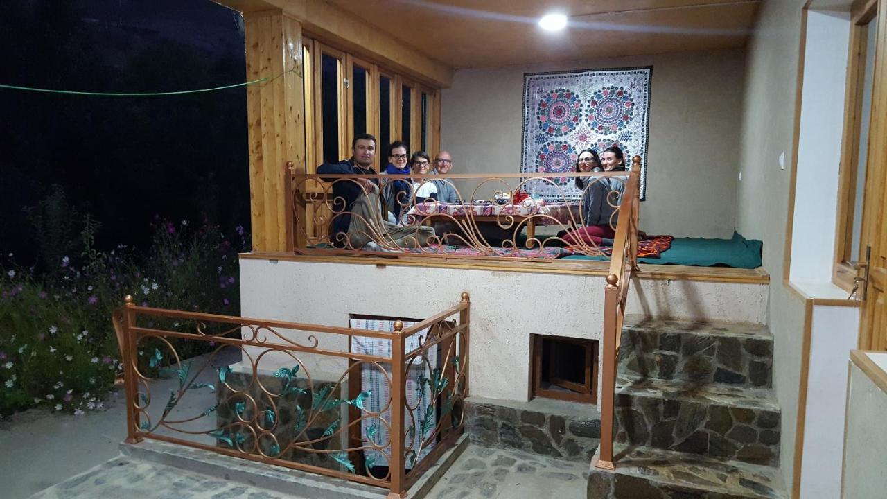 Hayat Guesthouse Nuratau Mountains Yukary-Ukhum Eksteriør bilde