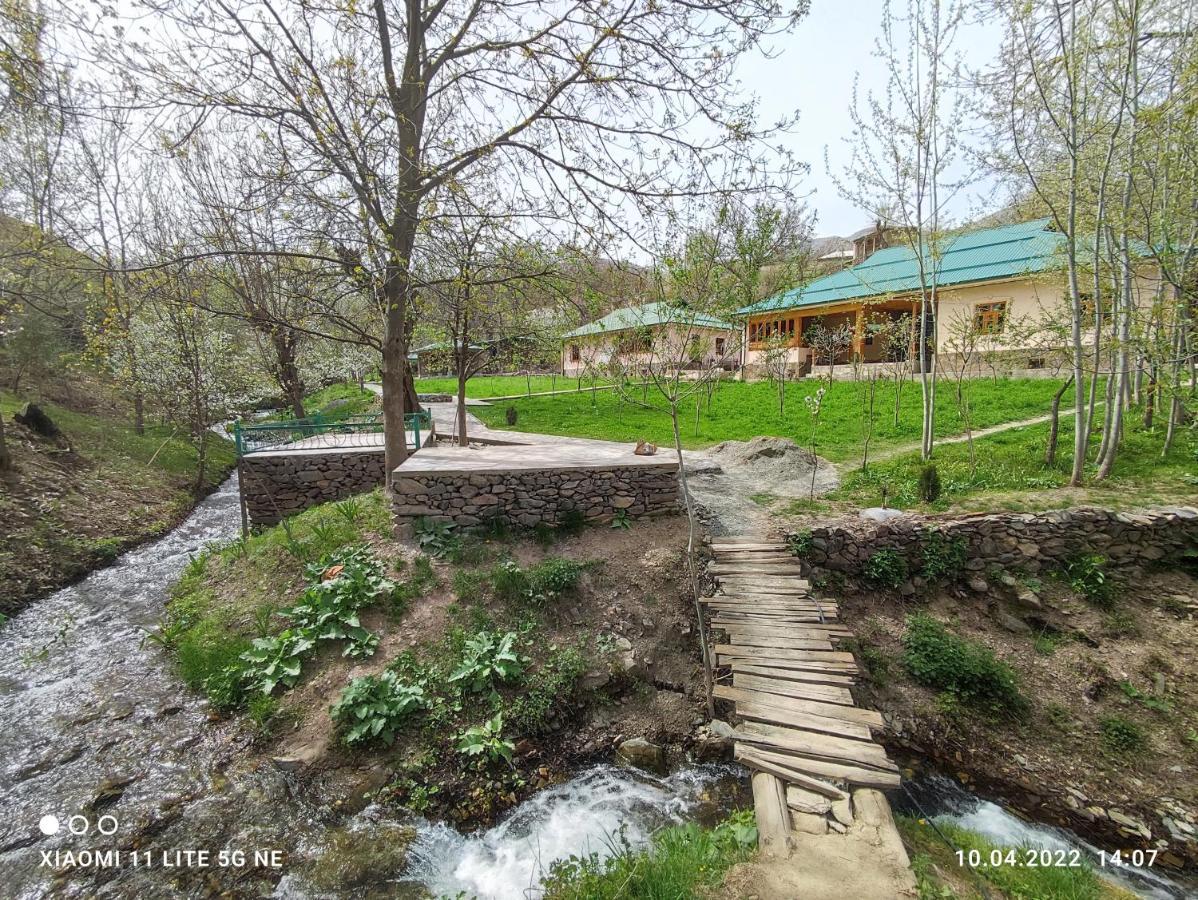Hayat Guesthouse Nuratau Mountains Yukary-Ukhum Eksteriør bilde