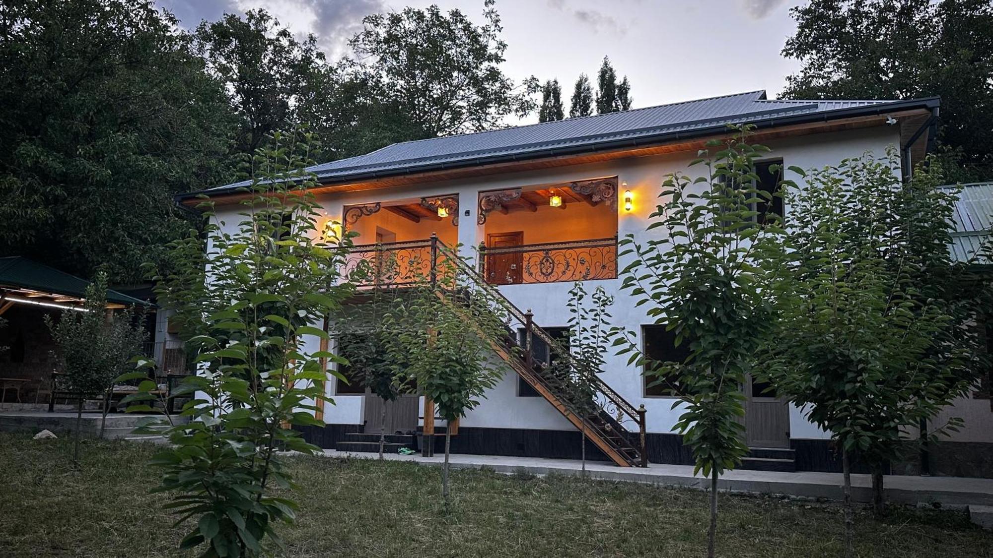 Hayat Guesthouse Nuratau Mountains Yukary-Ukhum Eksteriør bilde